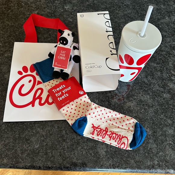 Chick-Fil-A Gift Pack - brand new - Picture 3 of 3